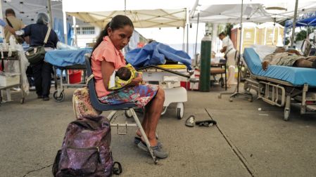 De acuerdo con el gobierno, el terremoto dejó más de 2.000 damnificados por el terremoto en todo el país.