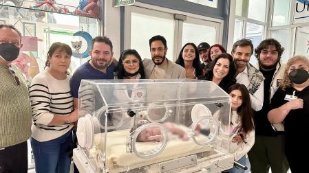 La actriz recordó que, durante el nacimiento de su nieta, convivieron en el hospital junto a Omar Fayad y Alessandra Rosaldo, en un ambiente familiar que describió como cordial.