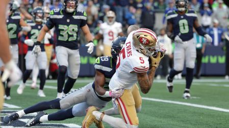 Mike Evans superó las 100 yardas y tuvo una anotación en la victoria de los San Francisco 49ers en su visita a Seattle.