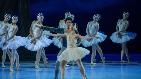 Mayuko Nihei y Alejandro Hidalgo cautivaron al público con sus interpretaciones de Odette y Sigfrido