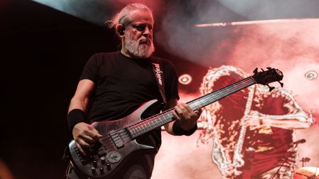 Paulo Jr. es el único integrante fundador del grupo que sobrevive, porque Kisser ingresó en 1987.