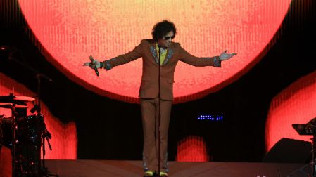 Enrique sabe siempre que las dos nacionalidades ya no es algo que deba temer... al menos en México, donde hace décadas que los fans no lo ven como un Extranjero.