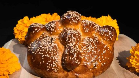 Hamburguesa de pan de muerto