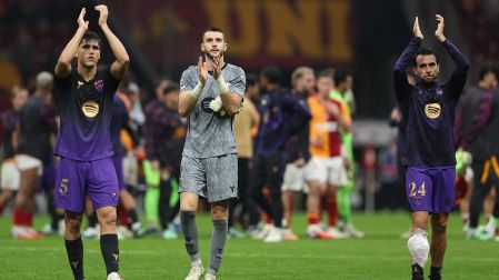 Los jugadores del Barcelona agradecieron a su afición por el viaje que realizaron a Turquía