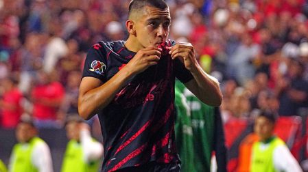 Su rápido crecimiento futbolístico lo llevó a ser tomado en cuenta para la Selección Mexicana