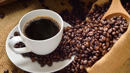 Carlota de café con galletas.