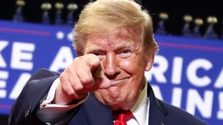 Los asistentes coreaban "¡Trump, Trump, Trump!" durante el acto.