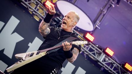 Algunos usuarios de redes sociales atacaron y criticaron la postura de James Hetfield.