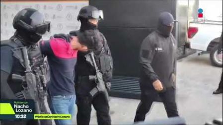 Karla Margarita, estudiante de medicina, habría sido asesinada por el conductor de la moto por aplicación que abordó en #Zapopan, #Jalisco de acuerdo con las autoridades. El presunto agresor ya fue detenido e identificado como Eduardo Isaac “N”. Esto es lo que sabe del ataque: 

#NoticiasConNachoLozano
#NoticiasImagen 

¡Como nadie en la noche! #ImagenNoticias con Nacho Lozano de lunes a viernes a las 10:30 pm en el 3.1 #ImagenTelevisión. 

Visita nuestro sitio Web: http://bit.ly/2nT2Wz5 

Síguenos en nuestras redes: 
Instagram: @imagentvnoticias 
Tiktok: @imagennoticias 
X: @ImagenNoticias_ 
Facebook: https://www.facebook.com/ImagenTVNoticias/ 

Aquí encontrarás la mejor información nacional e internacional de Imagen Noticias con Francisco Zea, Paola Rojas, Crystal Mendivil y Nacho Lozano.