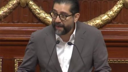 En tribuna el coordinador de la bancada de Movimiento Ciudadano, Royfid Torres.