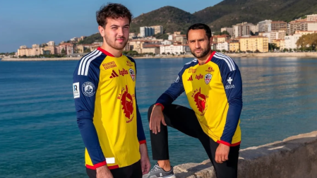 El Ajaccio lanzó 116 playeras en homenaje a Ochoa.