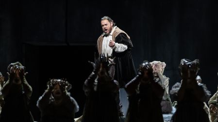 Aspectos del montaje de la ópera Macbeth que se presentará en The Metropolitan Opera y que se proyectará en la pantalla gigante del Auditorio Nacional el sábado 17 de octubre de 2026.