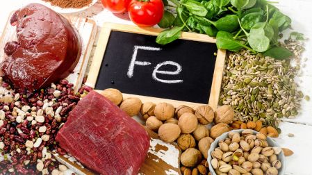 Algunas bebidas, alimentos y medicamentos pueden reducir la absorción del hierro si se consumen al mismo tiempo.