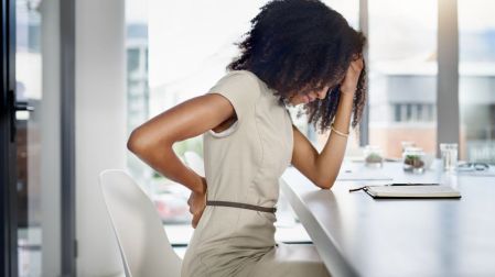 Posturas de yoga para recuperar la movilidad después de estar sentado mucho tiempo
