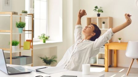 Posturas de yoga para recuperar la movilidad después de estar sentado mucho tiempo