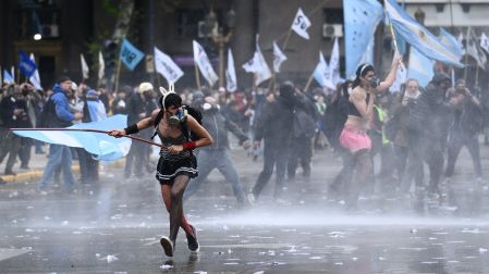 Los manifestantes defienden la educación pública en Argentina.
