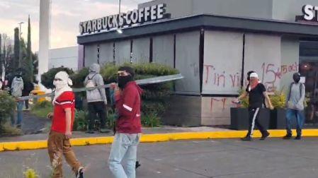 Normalistas cometen actos vandálicos en Morelia