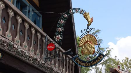 Visitar Disneyland en Estados Unidos, obliga a probar la pierna de pavo.