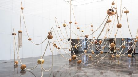 Esta exposición reúne obras de Francisco Toledo, Jan Hendrix, Fernando Botero, Leonora Carrington, Magali Lara, Graciela Iturbide y Dr. Atl, entre otros.