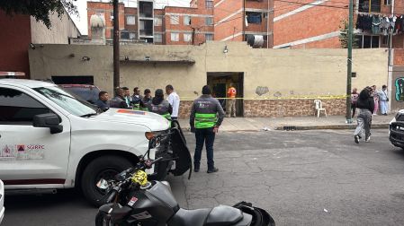 Bomberos, policías, personal de la alcaldía Cuauhtémoc y de Protección Civil, atendieron la emergencia