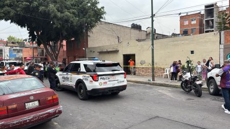 Bomberos, policías, personal de la alcaldía Cuauhtémoc y de Protección Civil, atendieron la emergencia