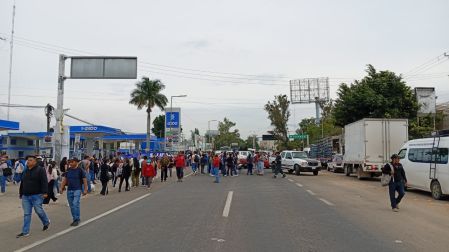 La líder gremial Yenny Pérez Martínez acusó que, mientras faltan docentes en las aulas, personas afines al gobierno cobran salarios completos sin laborar.