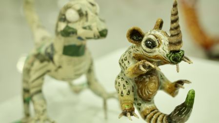 El artista plástico está patrocinado por la Escuela de Medicina Veterinaria y Zootecnia de Pequeñas Especies de la Federación Canófila Mexicana.