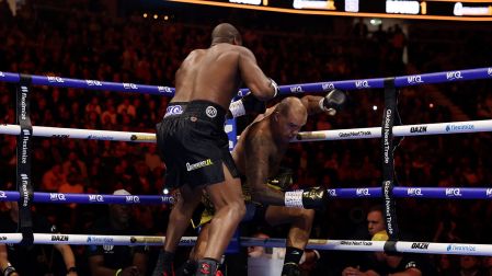 La pelea entre Daniel Dubois y Fabio Wardley llegó a su fin en el segundo round, cuando voló una toalla al ring del O2 Arena de Londres