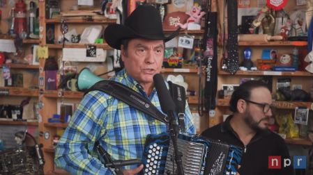 El discurso para los migrantes en el Tiny Desk de Los Tigres del Norte había sido editado.