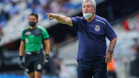 Victor Manuel Vucetich Guadalajara head Coach during the game Monterrey vs Guadalajara, corresponding to sixth round of the Torneo Apertura Grita Mexico A21 of the Liga BBVA MX, at BBVA Bancomer Stadium, on August 21, 2021.<br><br>Víctor Manuel Vucetich en su etapa como DT de Chivas Clausura 2020