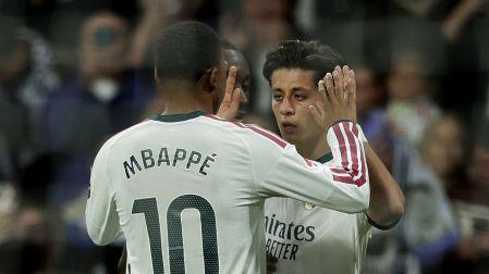 Kylian Mbappé y Arda Güller celebran goles frente a Sevilla