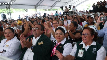 Personal de Salud en la entrega de la rehabilitación del Hospital General del IMSS Bienestar “Dra. María del Socorro Quiroga Aguilar”, en Ciudad del Carmen.