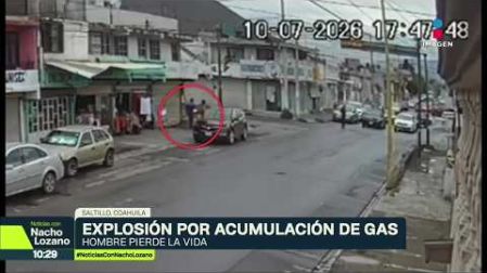 Dos hombres caminaban tranquilamente afuera de una vulcanizadora en Saltillo, Coahuila, cuando de pronto ocurrió una explosión por supuesta acumulación de gas. Uno de ellos lamentablemente murió, el otro resultó herido.

#NoticiasConNachoLozano
#NoticiasImagen 

¡Como nadie en la noche! #ImagenNoticias con Nacho Lozano de lunes a viernes a las 10:30 pm en el 3.1 #ImagenTelevisión. 

Visita nuestro sitio Web: http://bit.ly/2nT2Wz5 

Síguenos en nuestras redes: 
Instagram: @imagentvnoticias 
Tiktok: @imagennoticias 
X: @ImagenNoticias_ 
Facebook: https://www.facebook.com/ImagenTVNoticias/ 

Aquí encontrarás la mejor información nacional e internacional de Imagen Noticias con Francisco Zea, Paola Rojas, Crystal Mendivil y Nacho Lozano.