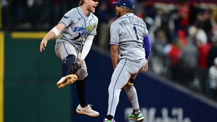 Los jugadores de Rays celebrando la victoria ante Gaurdians