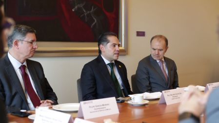 Bolaños-Cacho Cué afirmó que el diálogo entre la banca y el Legislativo es clave para ampliar el financiamiento y el crecimiento.