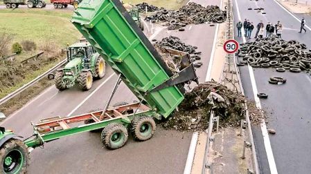 Protesta de agricultores en Francia en 2023 por el encarecimiento del gasóleo.