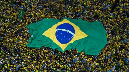 Partidarios del senador brasileño de derecha y candidato presidencial del Partido Liberal, Flavio Bolsonaro