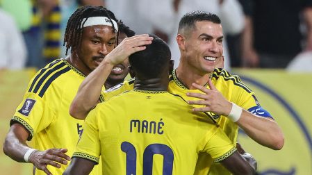 Después de que Cristiano Ronaldo criticara al club de manera pública, al mes siguiente se le rescindió su contrato con el Manchester United