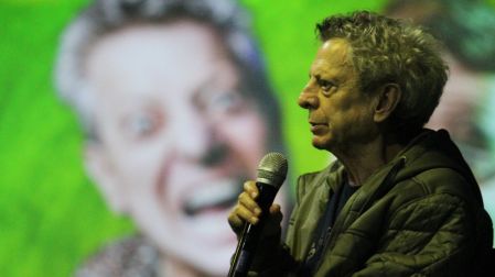 A César Bono le fue extirpado un tumor de un párpado.