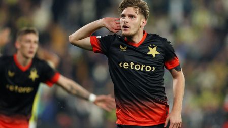 El Slavia le empató 2-2 al Fenerbahce en el último minuto del tiempo regular