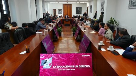 Mario Delgado, secretario de Educación Pública, reunido con diputadas y diputados