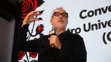 El cineasta mexicano también platicó que es su primer reconocimiento obtenido por la comunidad universitaria.