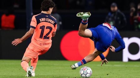 La lesión de Kvara se dio tras un contacto con Xavi Espart