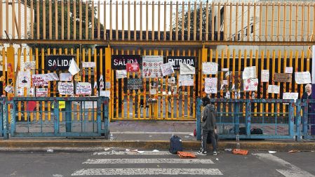 La protesta que inició minutos antes de las 13:00 horas, concluyó sin incidente alguno a las 17:30