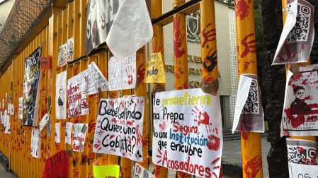 La protesta que inició minutos antes de las 13:00 horas, concluyó sin incidente alguno a las 17:30
