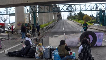El bloqueo se ha extendido por más de 30 horas en la carretera Toluca-México