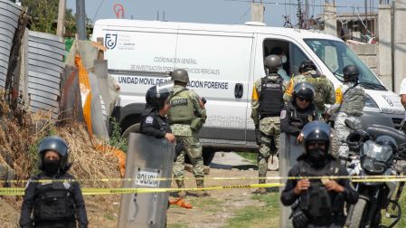 Aseguramiento del centro de rehabilitación "Hombres Mujeres Preparados", ubicado en la calle Vista Hermosa, en la colonia Ocotla Chico, en Tlalpan.