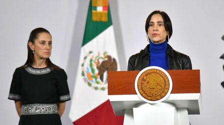 Luz Elena González, titular de la Sener, durante la mañanera del 21 de octubre de 2026