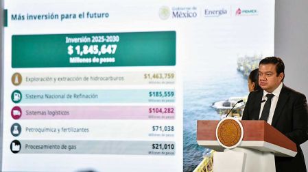 Juan Carlos Carpio, director general de Pemex, durante la mañanera del 21 de octubre de 2026.