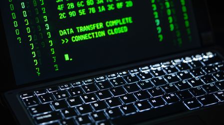 La NSA señaló que los fallos pueden dar acceso a servidores sin necesidad de contraseña.